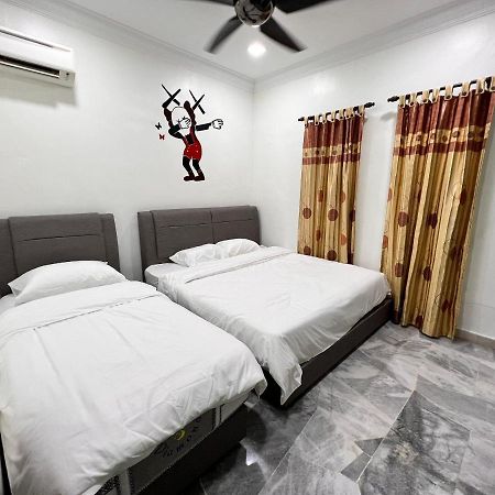 Bearbrick Homestay With Pool Port Dickson Eksteriør bilde