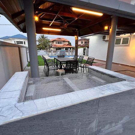 Bearbrick Homestay With Pool Port Dickson Eksteriør bilde