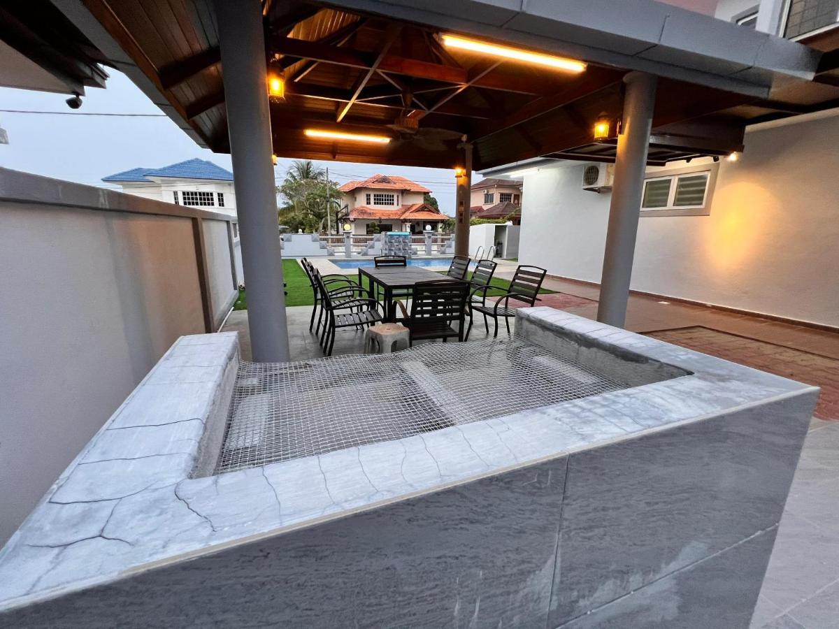 Bearbrick Homestay With Pool Port Dickson Eksteriør bilde