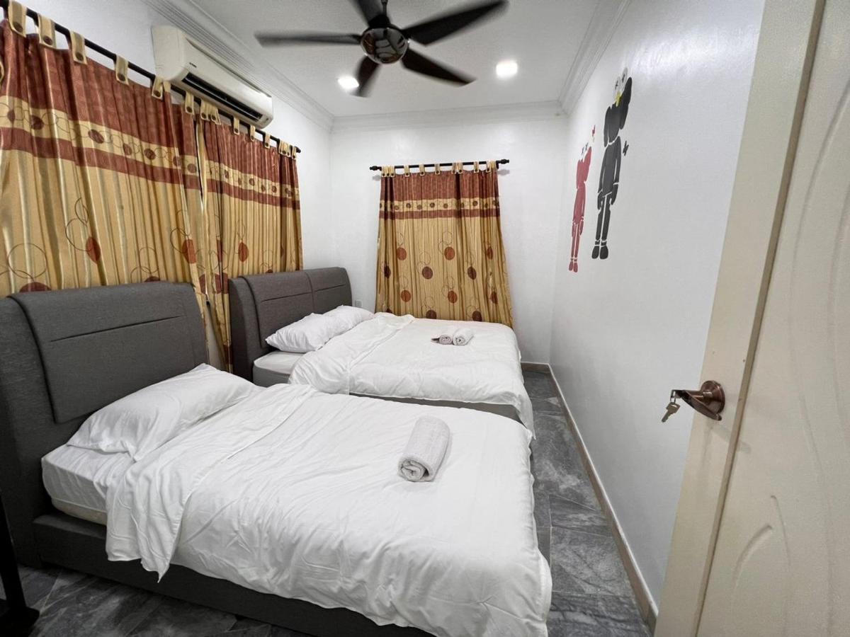 Bearbrick Homestay With Pool Port Dickson Eksteriør bilde