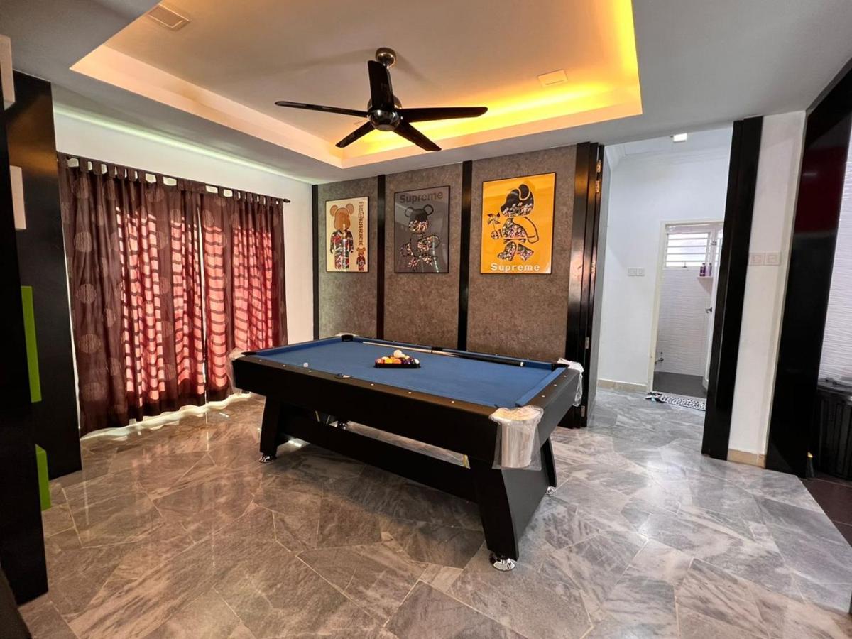 Bearbrick Homestay With Pool Port Dickson Eksteriør bilde